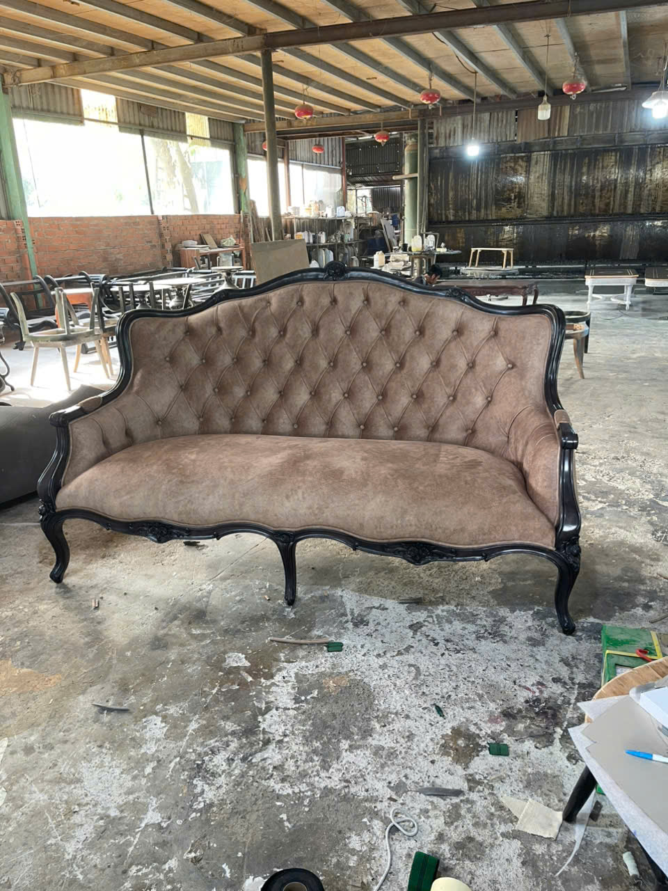 BỘ SOFA CỔ ĐIỂN LOUIS 15- CHẠM BÔNG HỒNG BỌC VẢI NHUNG